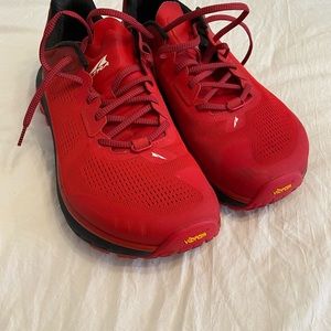 Men’s Altra Olympus 4 size 12.5